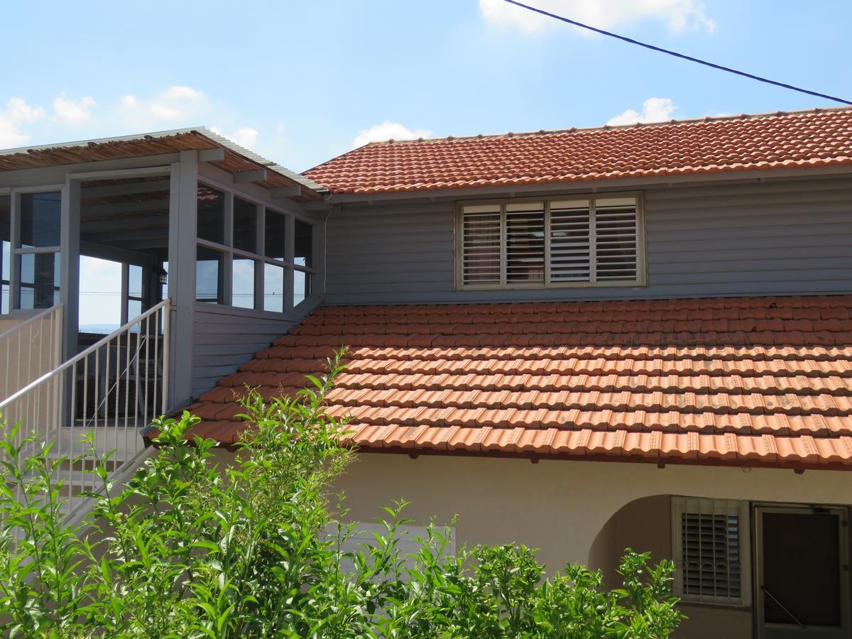 Villa בין יער לים Shelomi Esterno foto